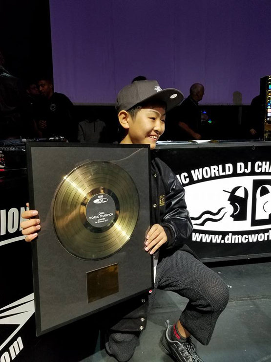『DMC WORLD DJ CHAMPIONSHIP2017』日本史上初、シングルとバトルの両部門制覇。12歳の少年とベテランDJが揃って世界一に！